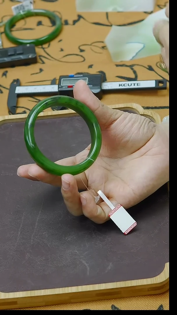 未镶嵌手镯和田玉59圈口  碧玉正圈手镯