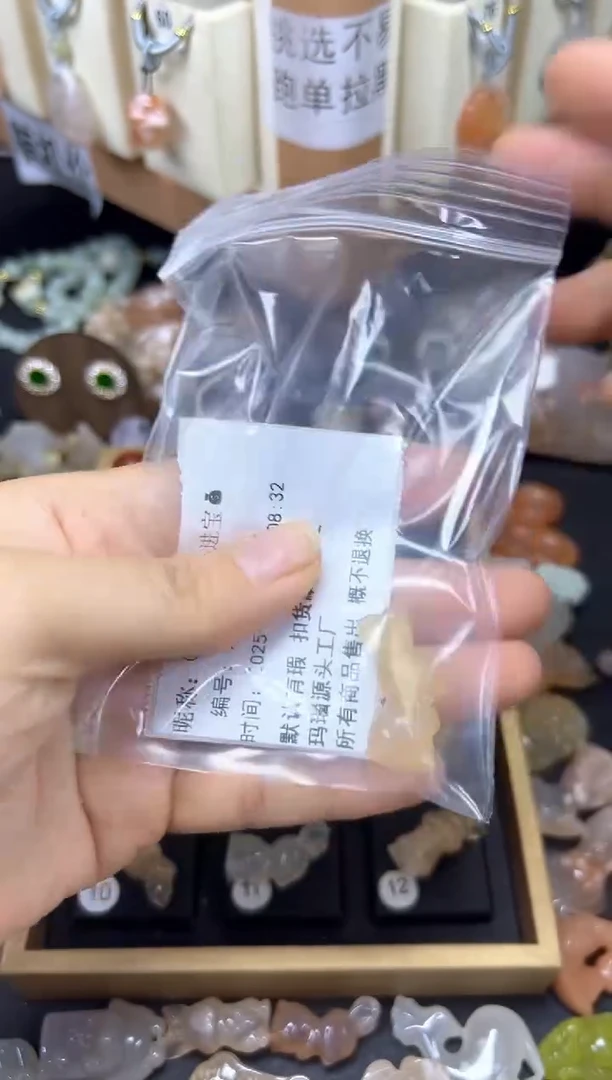 石英质玉未镶嵌吊坠(赠链)兔兔
