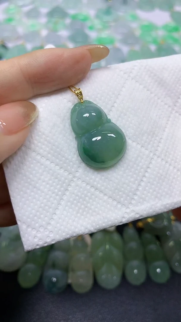 颈饰18K金镶嵌翡翠A货