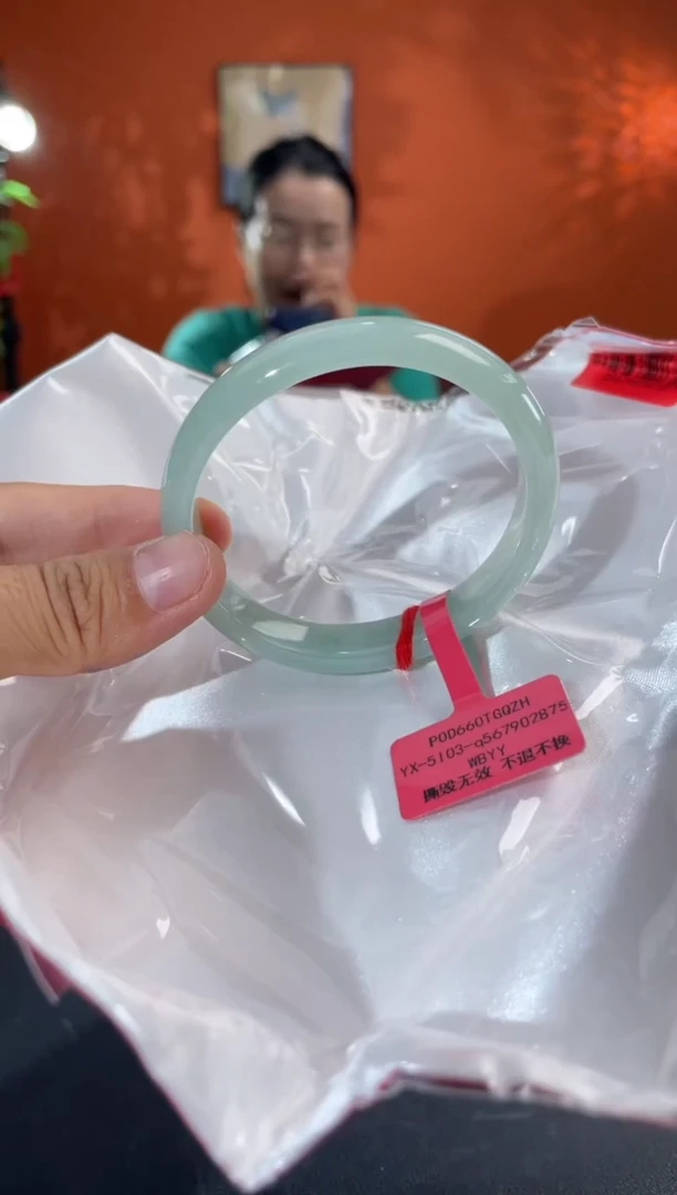 未镶嵌手镯（贵妃镯）翡翠翡翠手镯