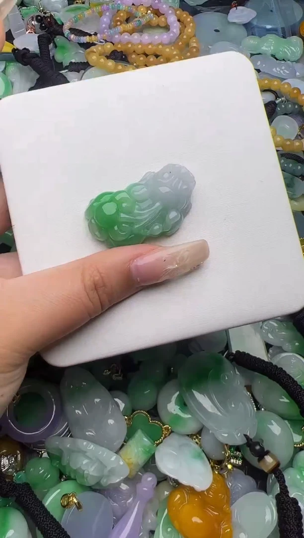 翡翠未镶嵌颈饰天然缅甸翡翠吊坠