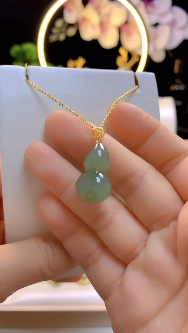 吊坠(赠链)18K金镶嵌和田玉立体葫芦