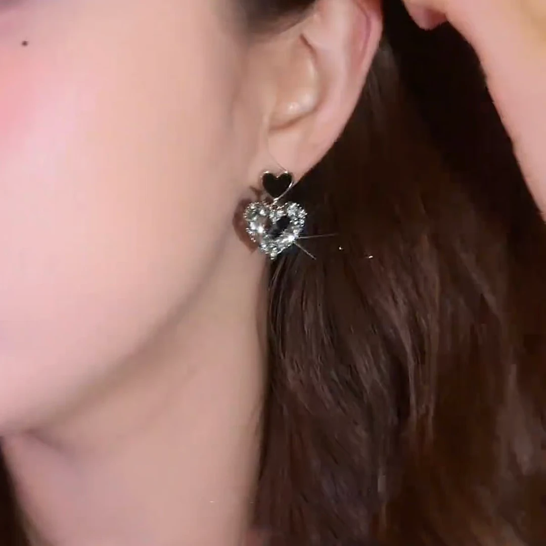 铜合金耳饰  闪耀水钻爱心耳环柏林灰耳钉女设计感耳饰礼物