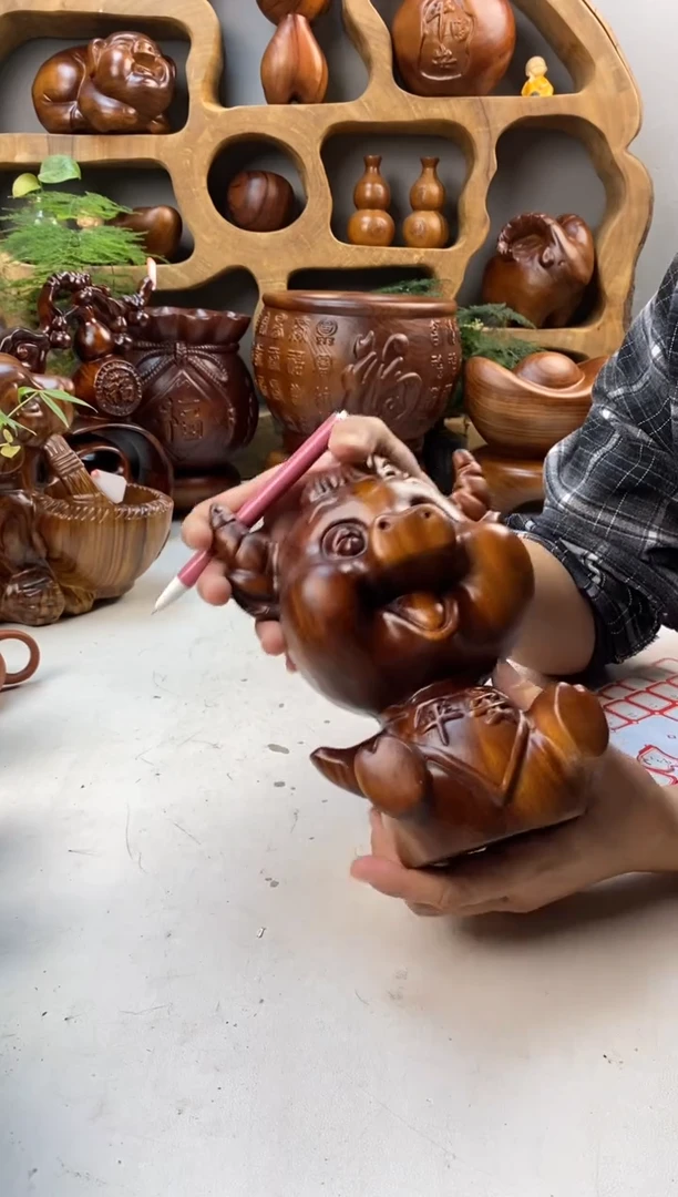 香樟木A49牛摆件/尺寸15*11*20