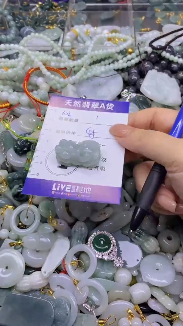翡翠未镶嵌颈饰天然翡翠A货吊坠批量多样性发其一