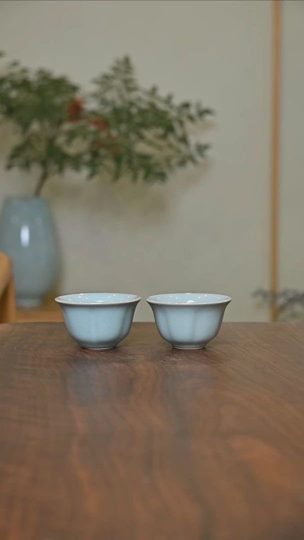 葵口杯2只 天青 微瑕 朱家汝窑款