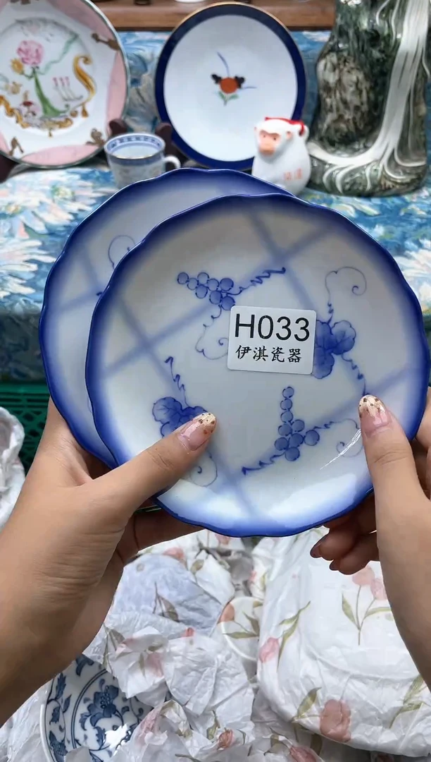 瓷片伊*      H033