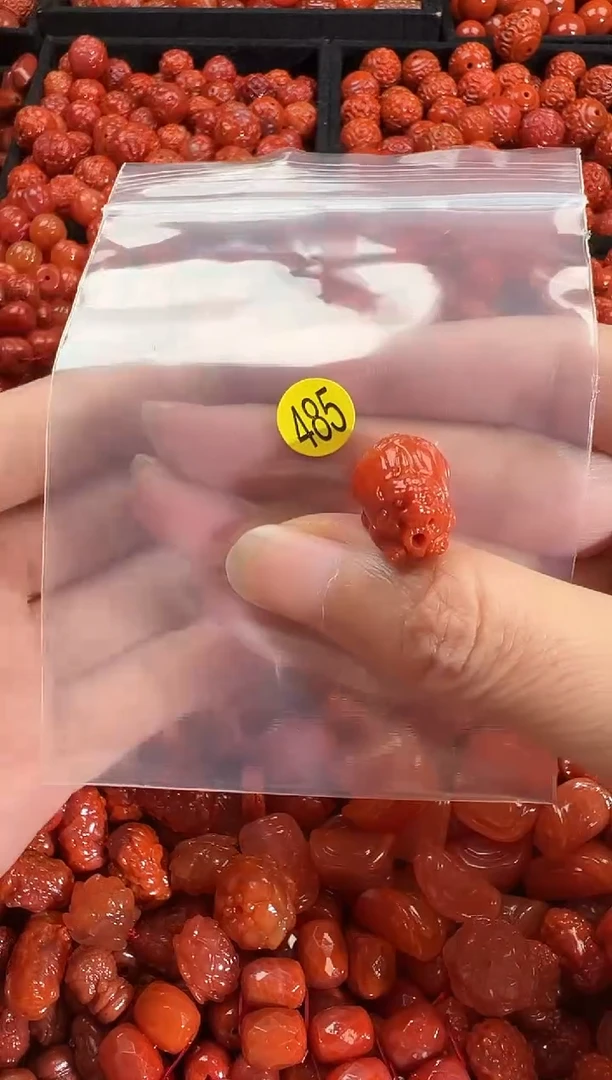 颈饰未镶嵌南红玛瑙1