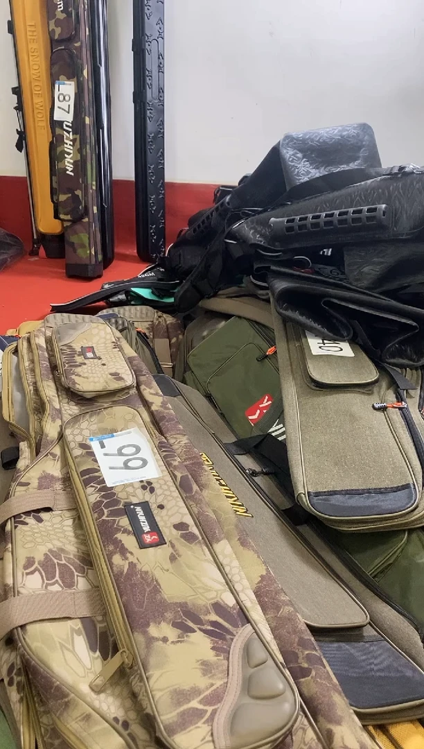 L99　硬壳　渔具包