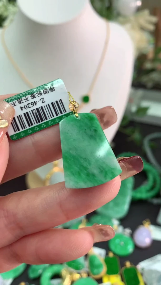 【闪购商品】翡翠吊坠(不含链)18K金镶嵌挂件