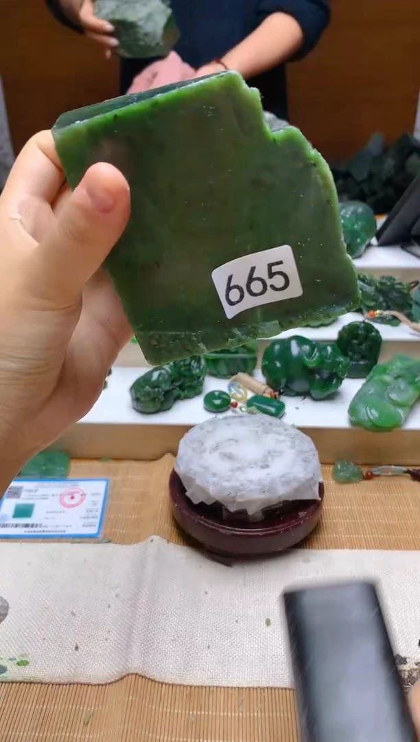 未镶嵌和田玉（碧玉）珠宝半成品1