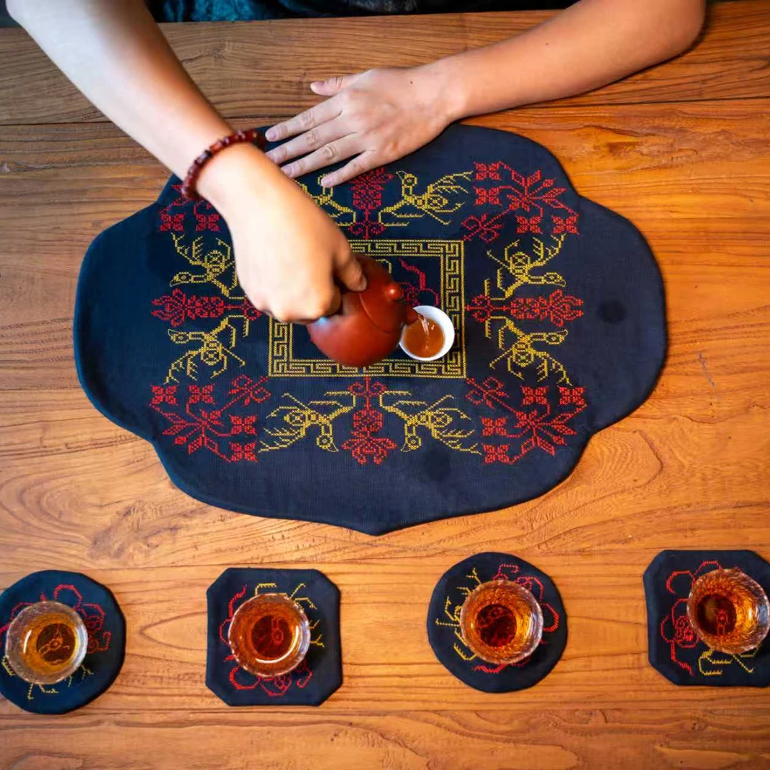 “九凤于飞，翙翙其羽”刺绣茶礼系列 三闾刺绣