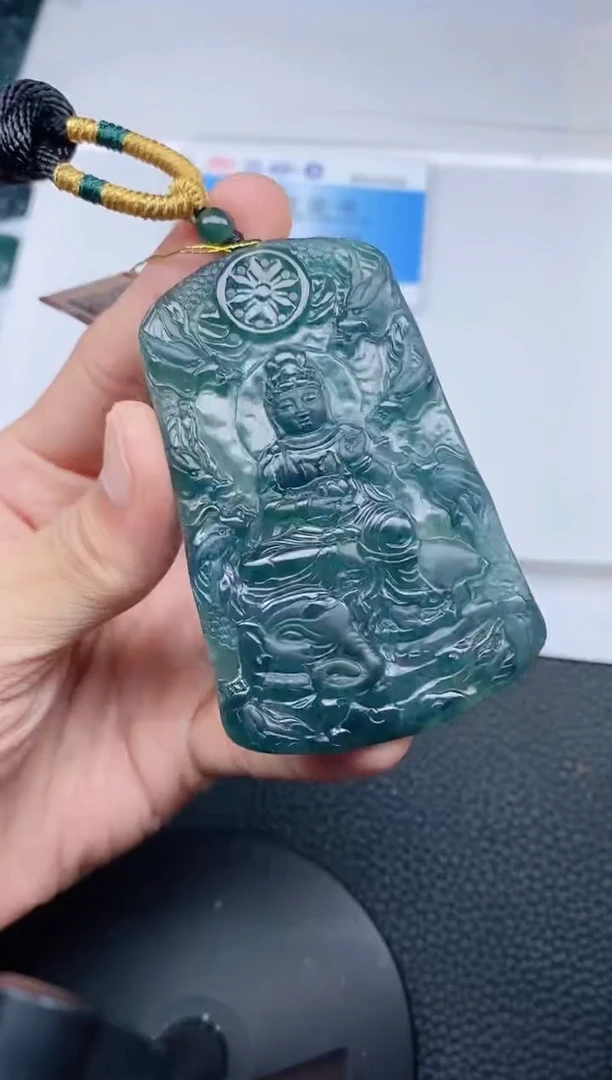 颈饰未镶嵌翡翠