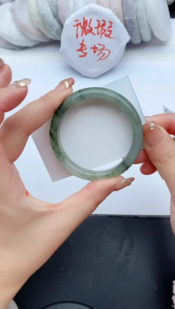 【闪购商品】石英质玉手镯未镶嵌6+52/53