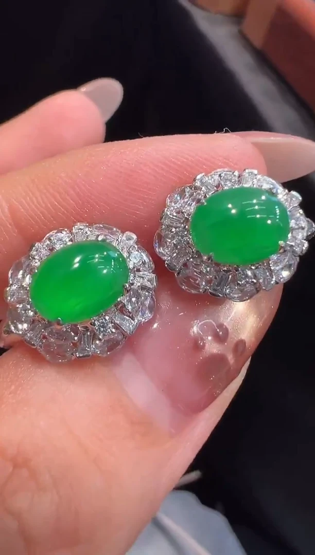 18K金镶嵌翡翠耳饰耳饰