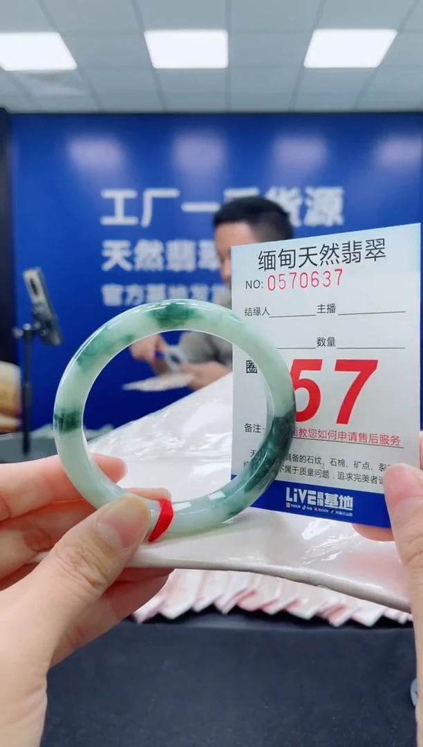 未镶嵌手镯翡翠天然翡翠手镯