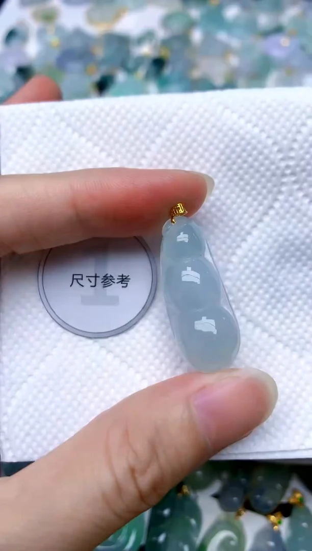 颈饰18K金镶嵌翡翠天然A货翡翠