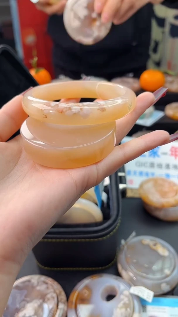 【闪购商品】石英质玉手镯未镶嵌赠送镯心（63圈口）