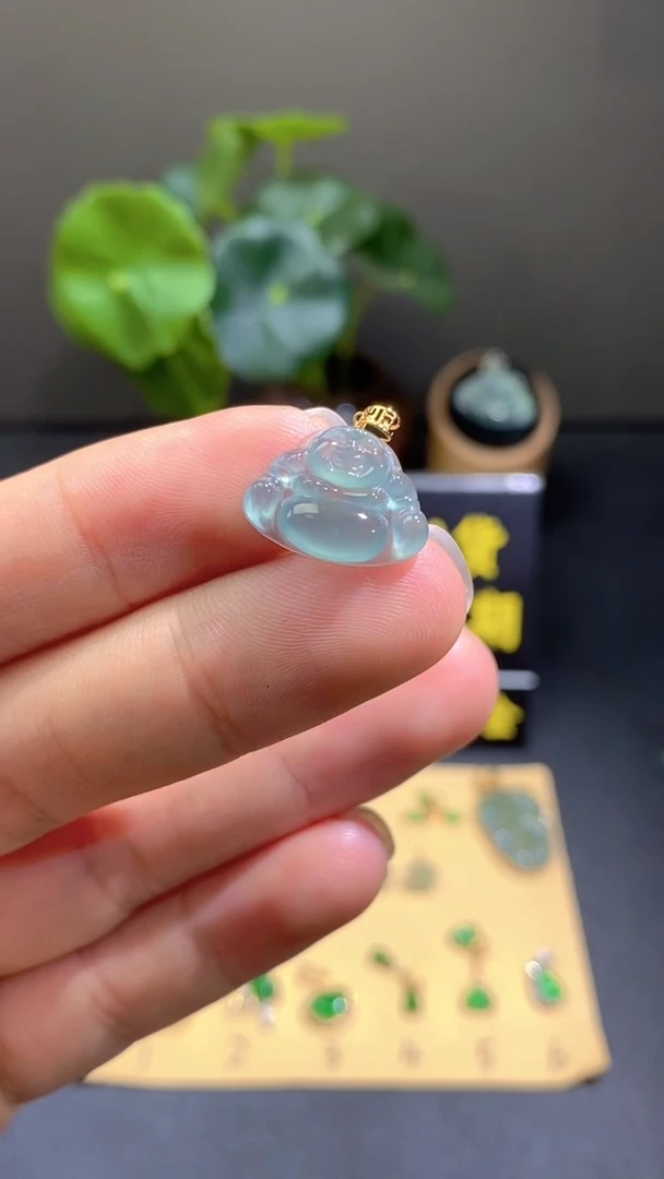 颈饰18K金镶嵌翡翠翡翠A货