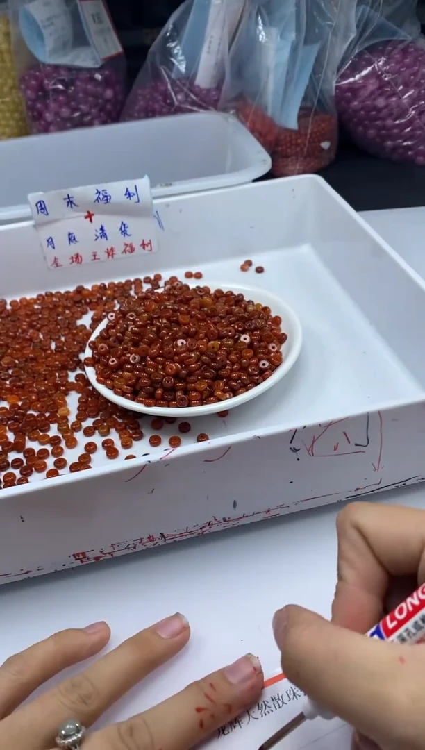 翡翠未镶嵌颈饰w924红翡算盘6*3mm*30颗