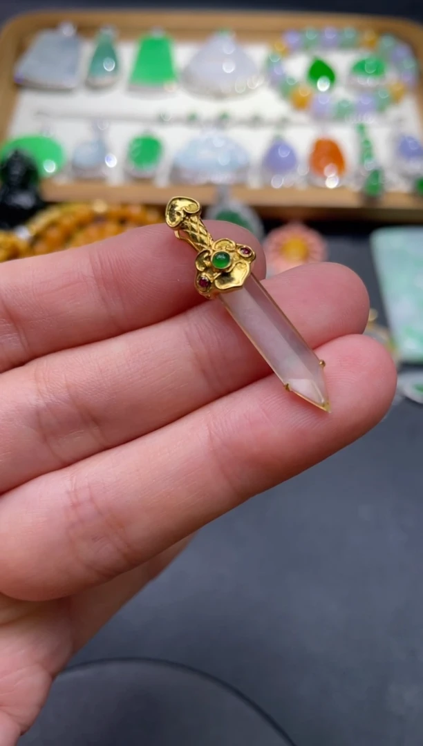 翡翠18K金镶嵌颈饰21.......