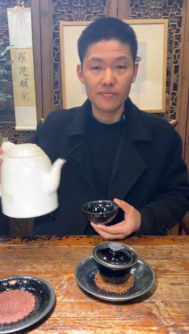 茶盏长翅官帽复原者罗建明老师