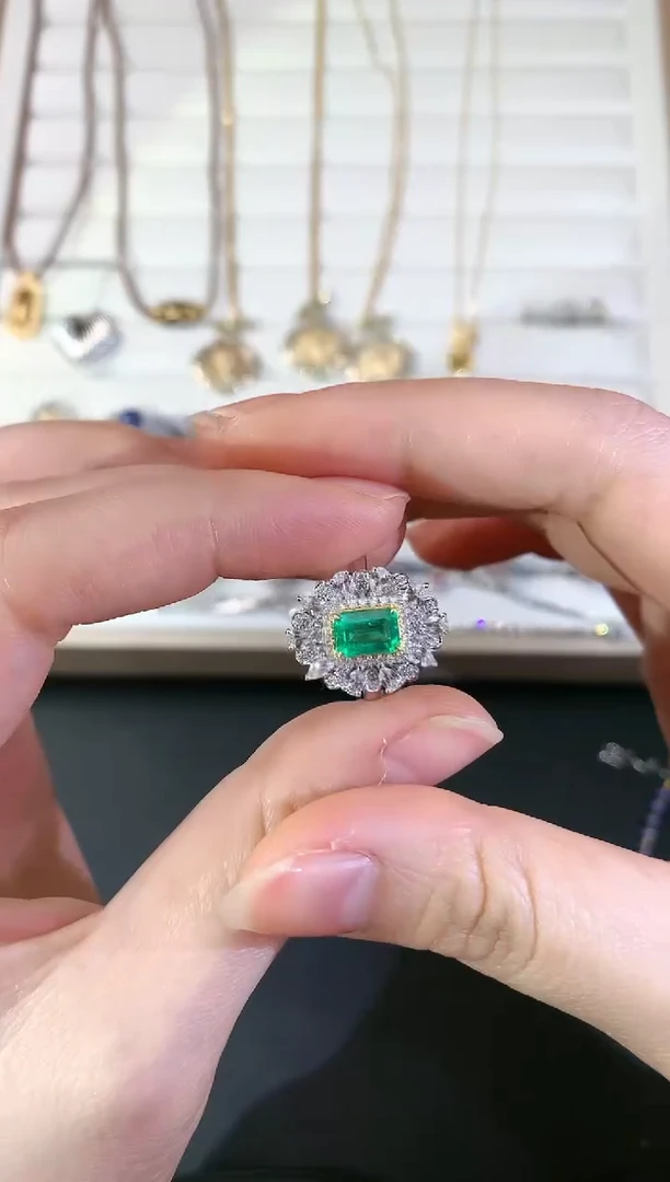 【闪购商品】祖母绿戒指18K金镶嵌S301|6980