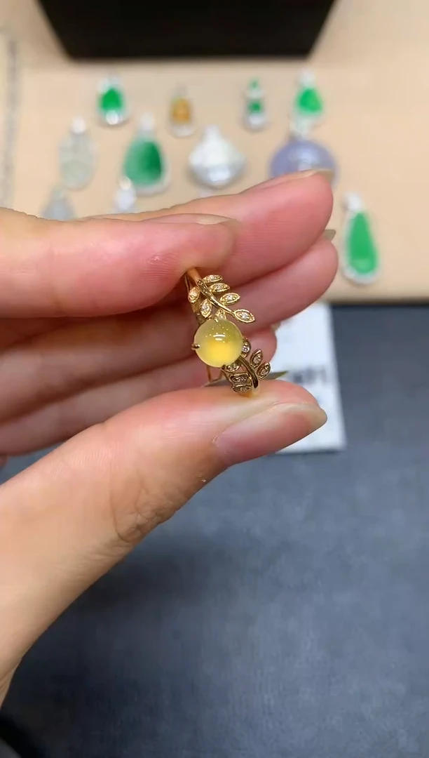 18K金镶嵌戒指翡翠蛋面【无服务费