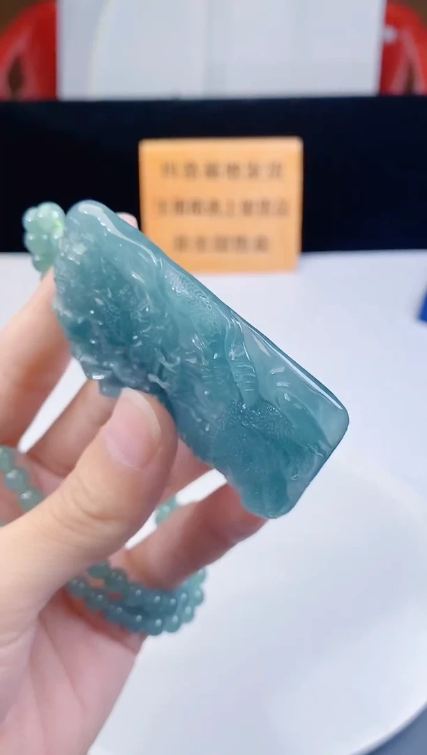 颈饰未镶嵌翡翠