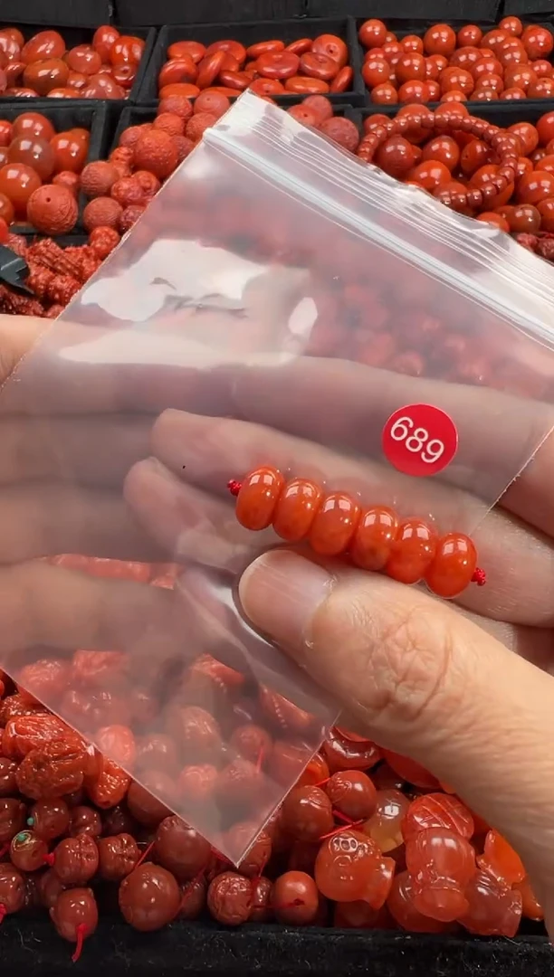 颈饰未镶嵌南红玛瑙1