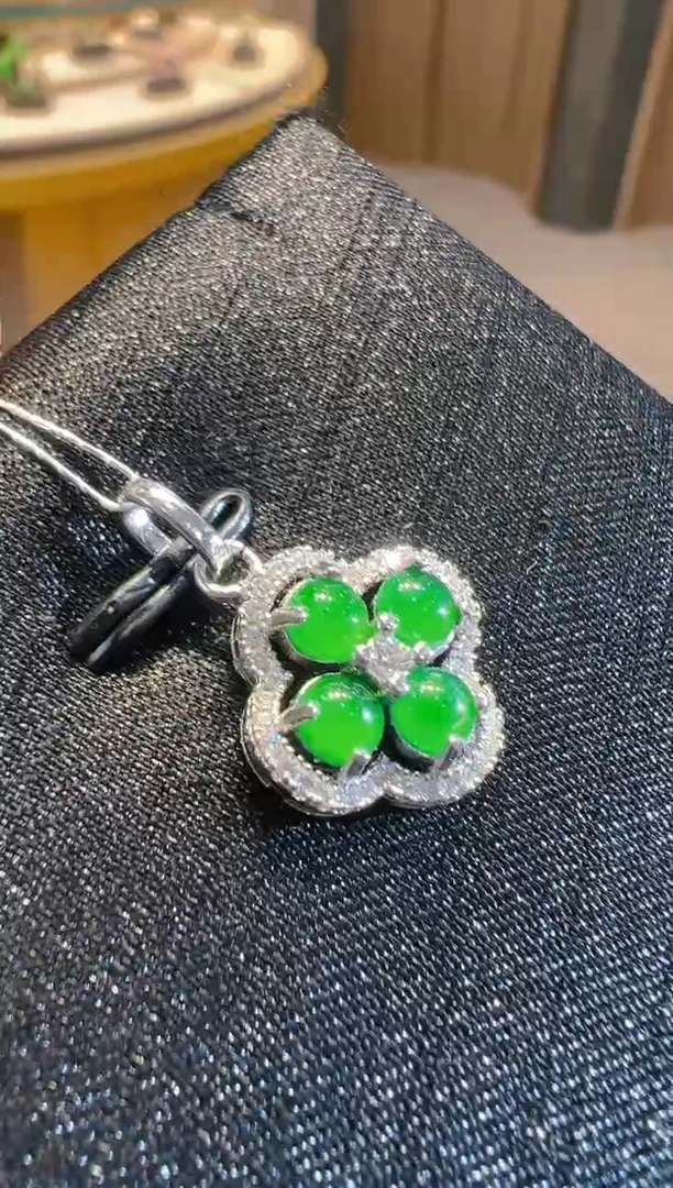 【闪购商品】翡翠吊坠(不含链)合金多样性发货一件