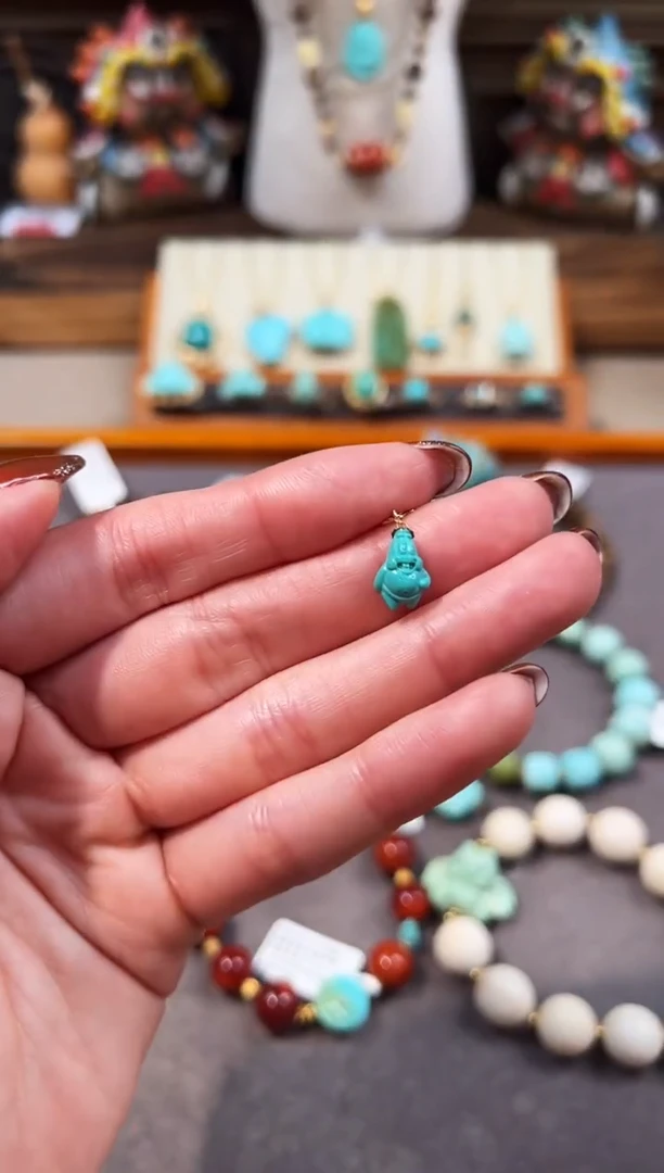 18K金镶嵌绿松石提溜派大星