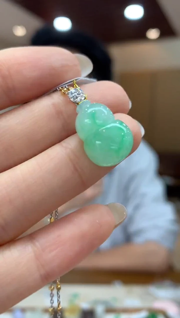 吊坠(不含链)18K金镶嵌翡翠葫芦