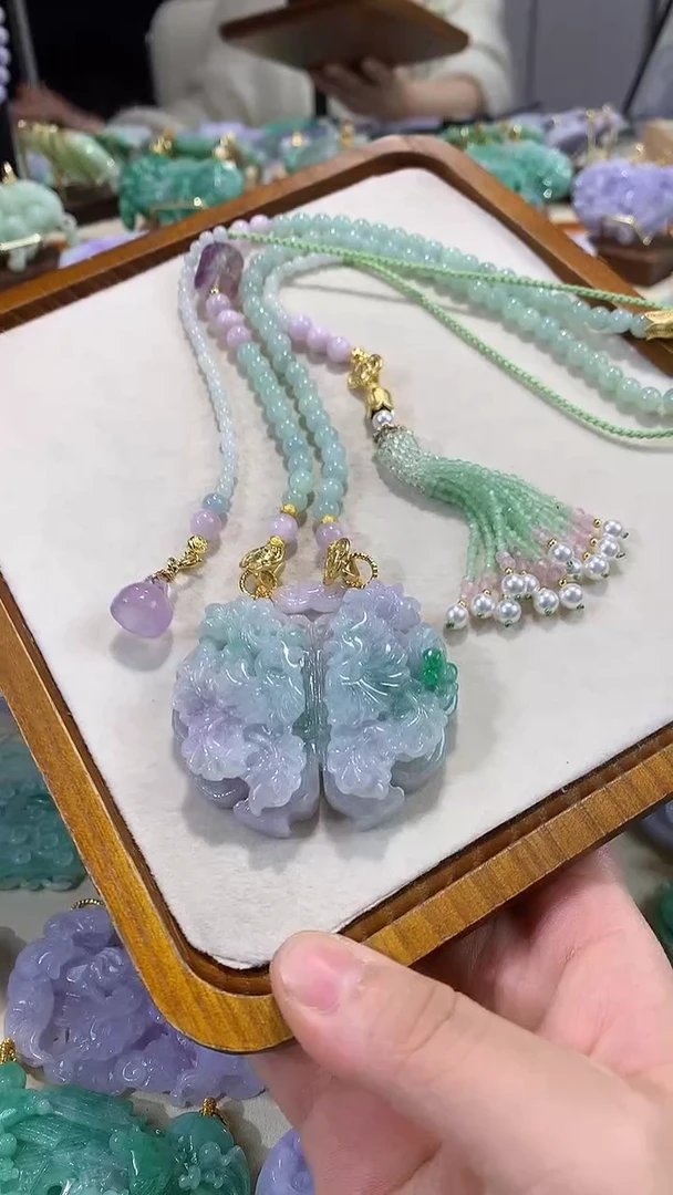 颈饰未镶嵌翡翠吊坠