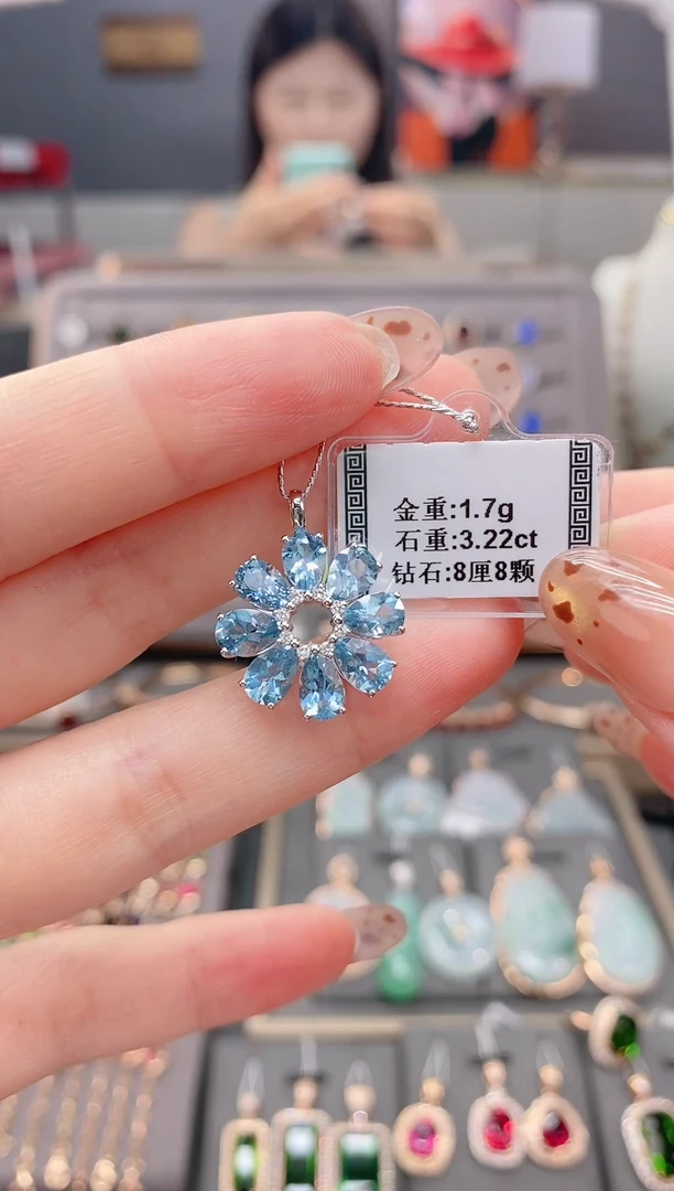 18K金镶嵌颈饰海蓝宝石3.22