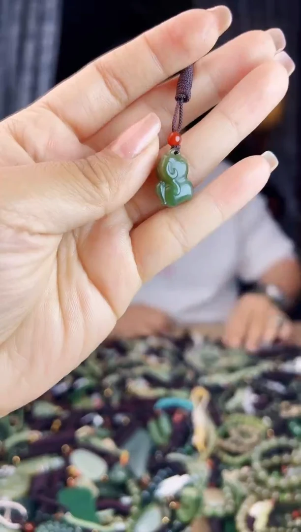 未镶嵌和田玉挂件1