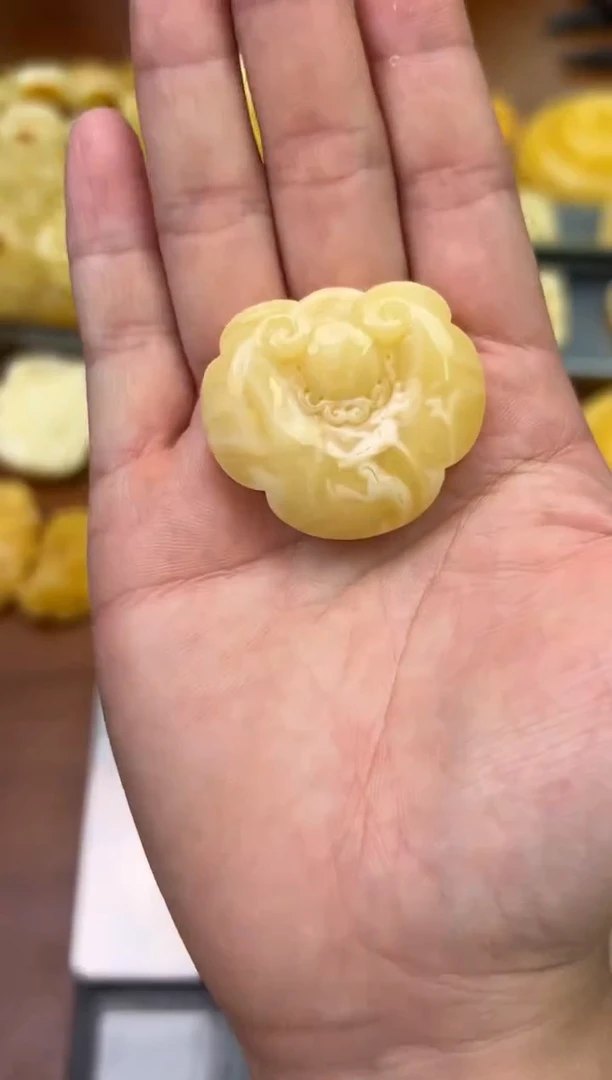 未镶嵌琥珀裸石蜜蜡吊坠