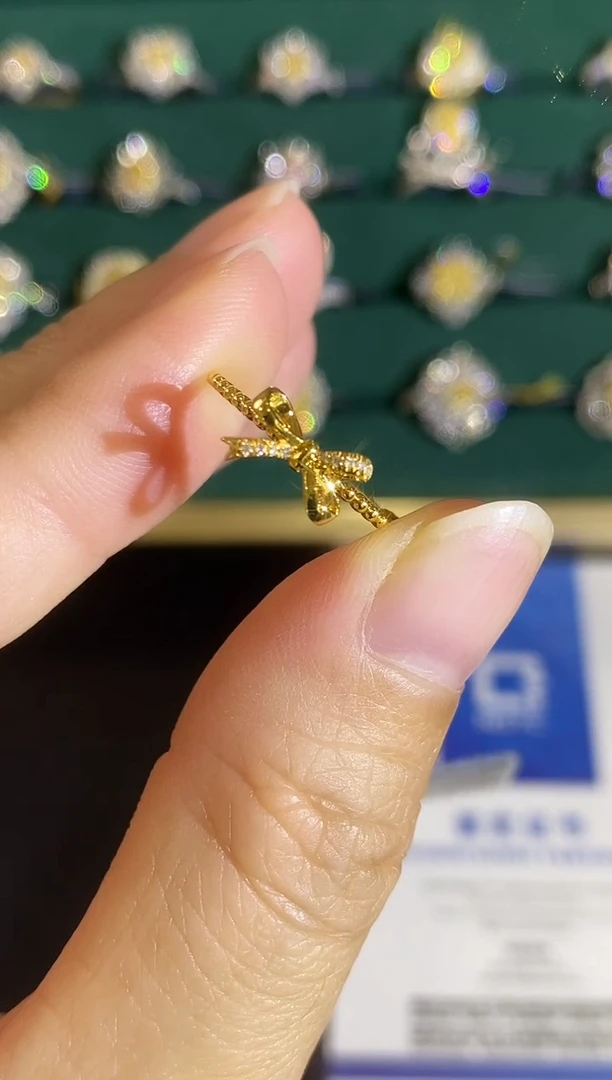 18K金镶嵌戒指钻石戒指