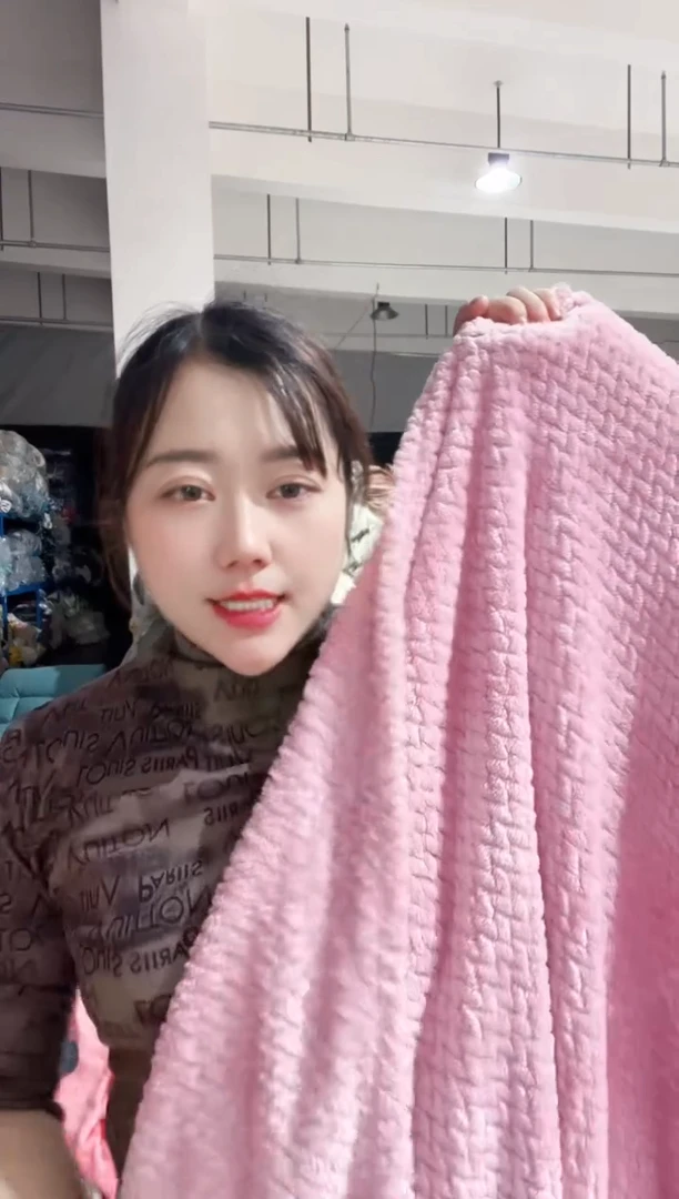 牛奶绒主播手上展示的