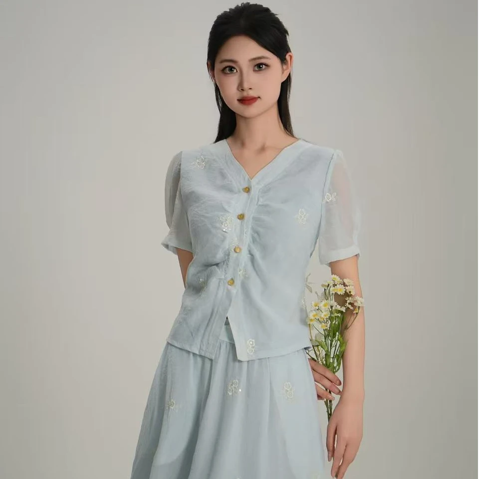 2025夏女装刺绣绣花新款清新V领收腰上衣半身裙显瘦套装