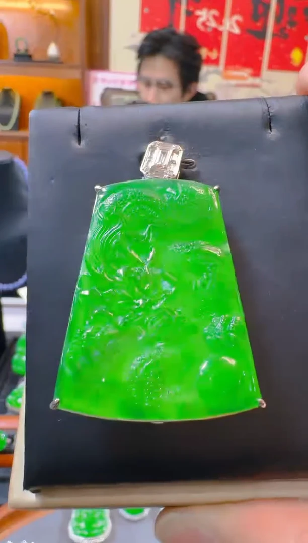 吊坠(赠链)银S925镶嵌翡翠天然A货翡翠