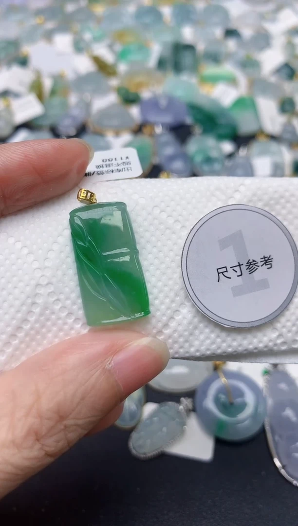 颈饰18K金镶嵌翡翠天然缅甸A货翡翠