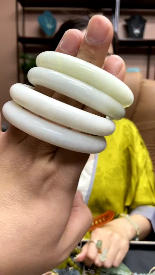 【闪购商品】玛瑙/玉髓手镯未镶嵌多样性发货其中发一