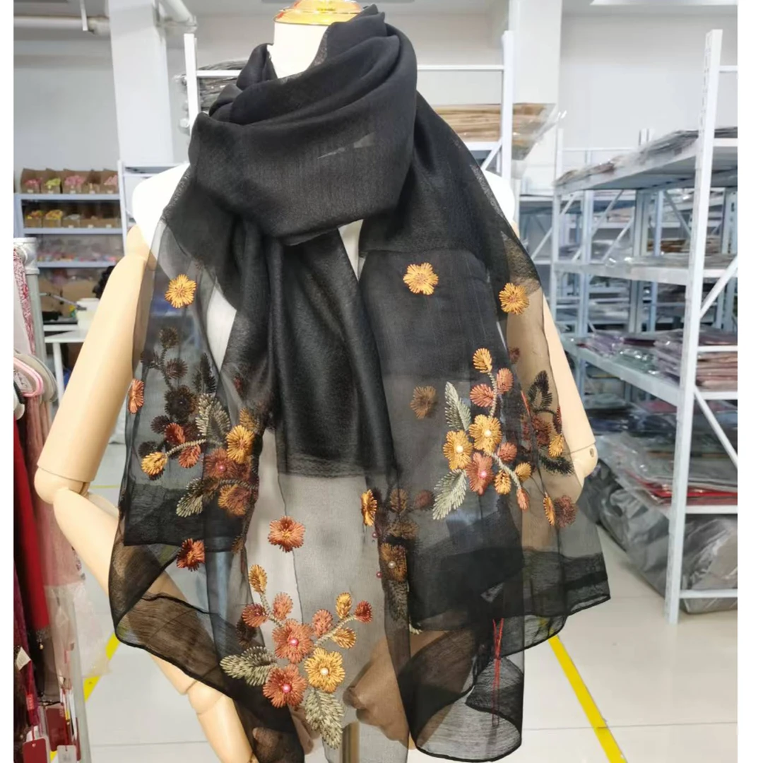 C128 黑色海棠花 秋冬款刺绣款桑蚕丝羊毛围巾丝巾披肩80*185