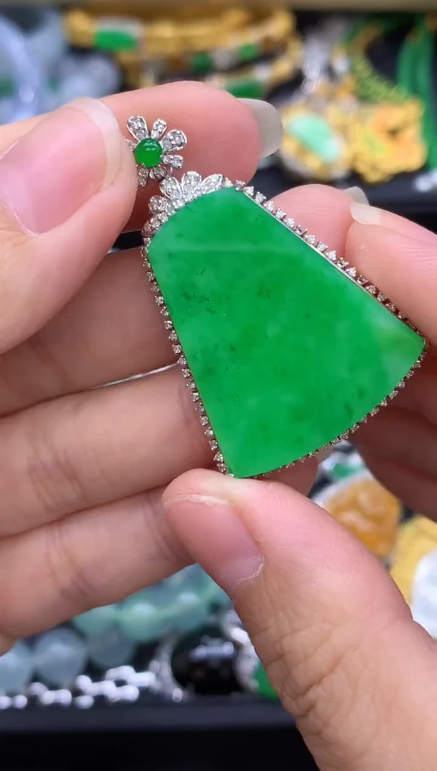 颈饰18K金镶嵌翡翠730-中国好珍宝