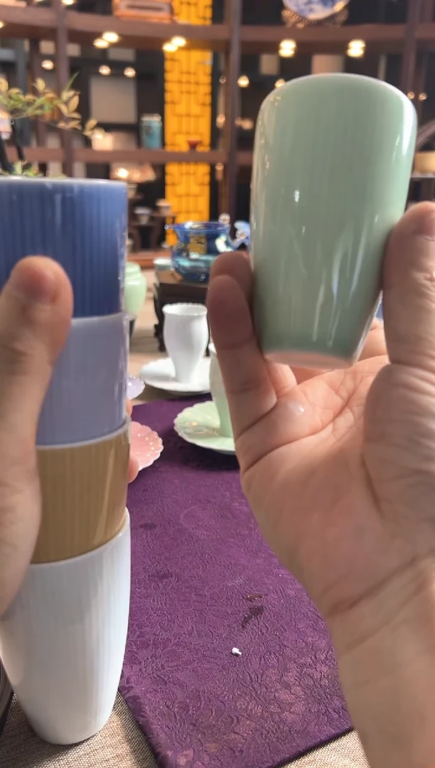雾霾蓝直口闻香杯其中一个