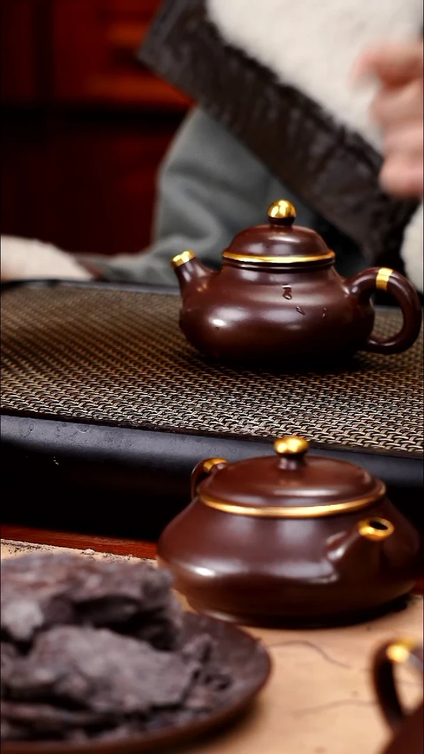 茶壶紫砂四号井茄皮紫泥描金薄胎容天130cc