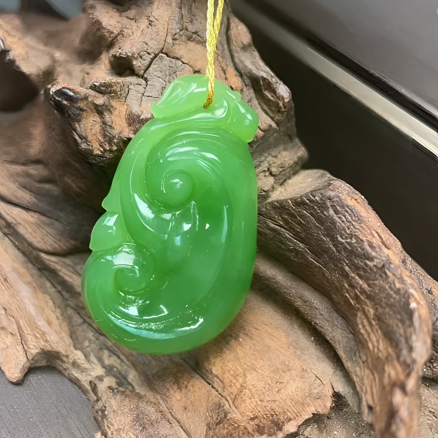 俄碧老坑老料和田碧玉苹果绿如意吊坠天花板气质时尚冰阳绿