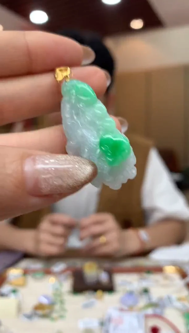 吊坠(不含链)18K金镶嵌翡翠白菜