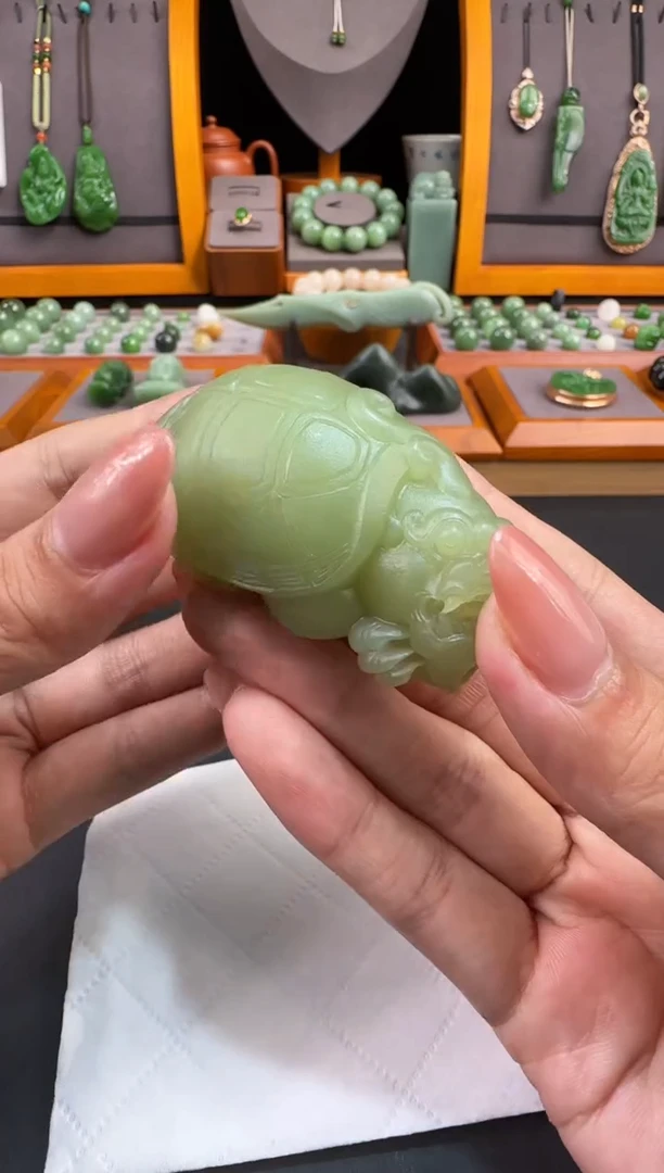 颈饰未镶嵌和田玉吊坠